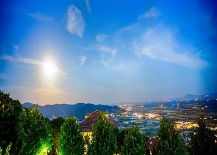 Country Charm Near Holiday home *